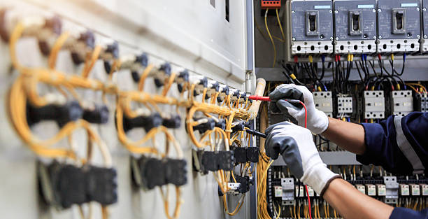 Professional Electrician technician working in Lakemoor, IL